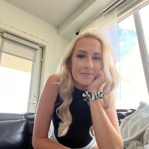 Meet your Posher, Corinne